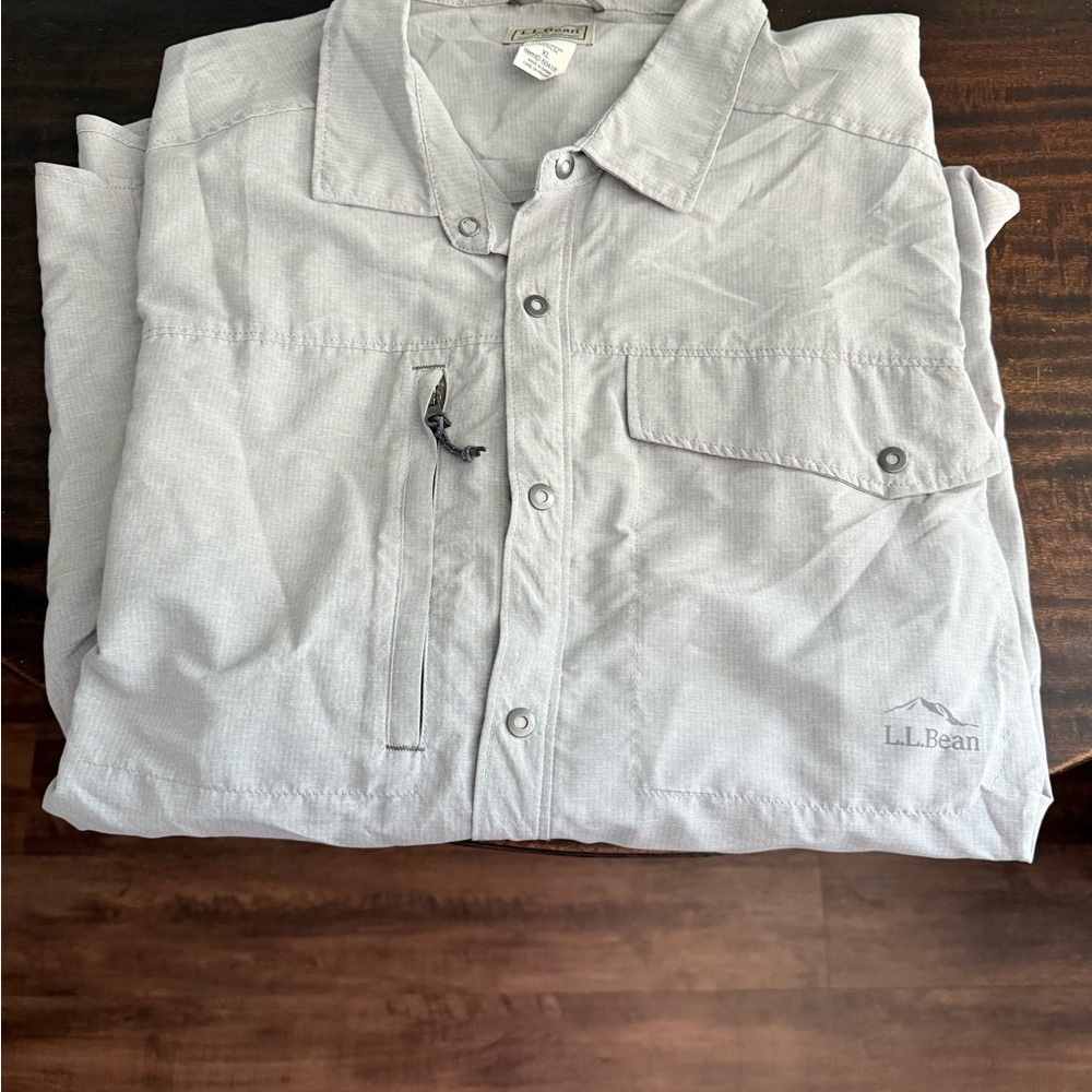 L.L. Bean Men's Gray lightweight button up shirt